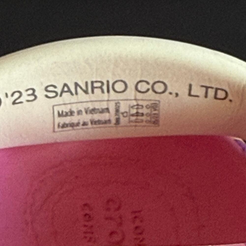 Crocs Hello Kitty & Friends C5 Pink Sanrio Collab Clogs with Jibbitz Charms - Picture 7 of 9